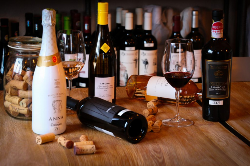 Lovin Wine Bar&Bistro cover image