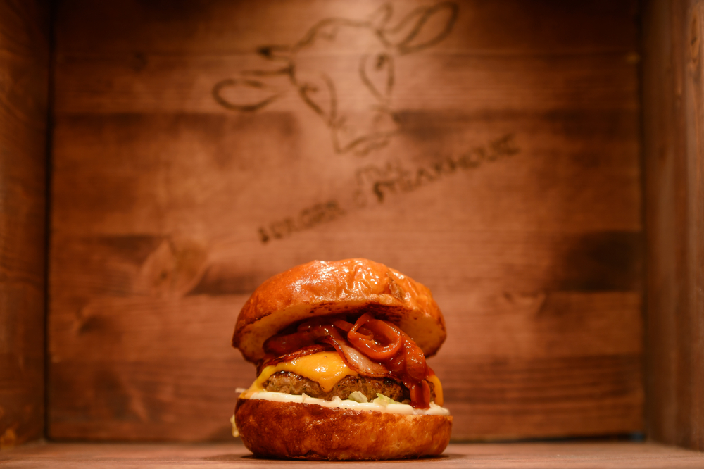 Muu Burgers & Steakhouse cover image