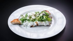 20% reducere: Piept curcan grill cu sos gorgonzola si rucola image