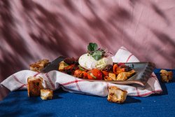Buratta salad image