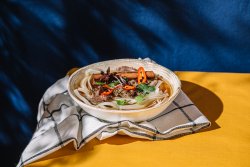 Supă asiatică de vită (Pho) image