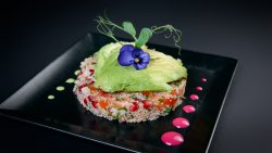 Salată quinoa cu avocado image