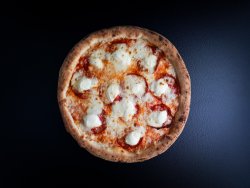 Pizza Chorizo e Philadelphia image