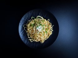Pasta Aglio, olio e peperoncino image