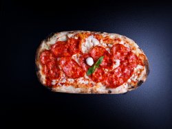 Pinsa Salame Piccante image