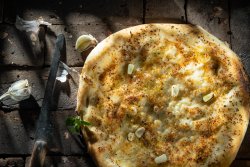 Focaccia cu usturoi image