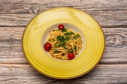 Sapghete aglio, olio e pepperoncino image
