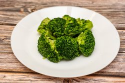 Broccoli sote în sos de unt și usturoi image