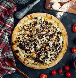 Pizza Salsiccia e tartufo image