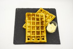 Gofre waffle cu ciocolată albă image