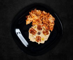 Platou humus și carne shaorma image