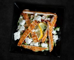 Salată cu piept de pui la grătar image