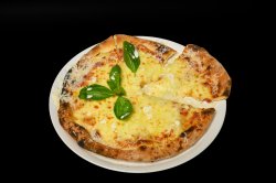 Pizza quattro formaggi image