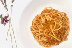 Spaghetti bolognese cu Beyond Meat - vegan image