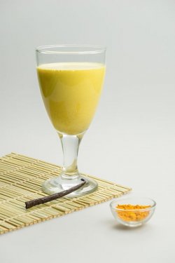 Suc antioxidant cu turmeric– raw image