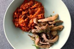 Grill ciuperci pleurotus cu zacuscă - vegan image