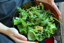 Salată verde crud cu avocado, seminte, rucola + sos balsamic– raw image