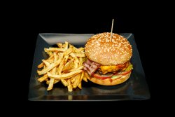 Burger Premium Black Angus cu cartofi prăjiţi crinkle cut image