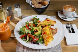 Omletă împăturită + cafea image