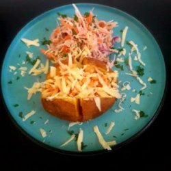 Cartof Jacket cu fasole englezească, brânză cheddar și salată coleslaw. image
