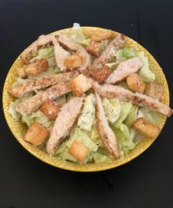 Salată Caesar cu piept de pui image