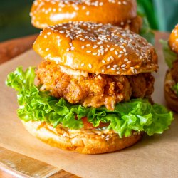 50% reducere: The Big and Hot Crispy Chicken Burger image