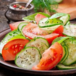 Salată de roșii și castraveți  image