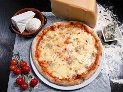 Pizza Quatro Formaggi image