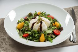 Salată cu Buratta și Rucola  image