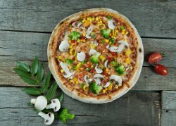 Pizza Vegetariană Medie image