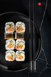 Big roll cu somon picant image