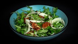 Salatã de rucola si parmezan image