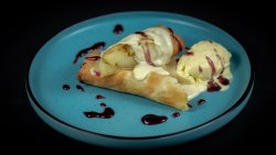 Strudel cu mere si îngheþatã image