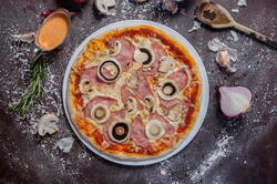 Pizza Prosciutto e Funghi Mare image