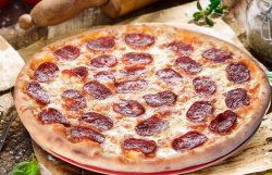 Pizza Formaggi e salami  image