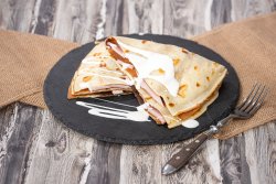 Crepes cu șuncă și mozzarella image