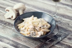 Penne cu pui si ciuperci image