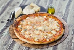 Pizza Quattro Formaggi image
