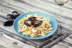 Tagliatelle cu fructe de mare image