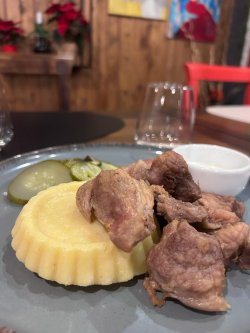 CARNE LA GARNIȚĂ image