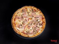 Pizza prosciutto funghi image
