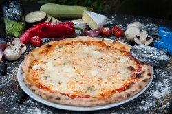 Pizza Quattro Formaggi image