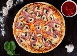 Pizza Prosciutto Funghi image