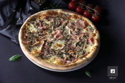 Prosciutto e funghi image