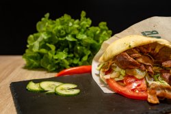 Kebab de vițel si curcan la chiflă image
