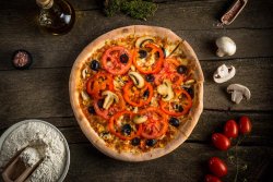 Pizza Vegetariană image