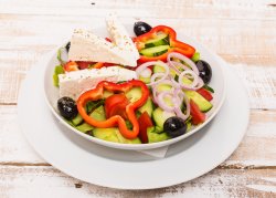 Salată grecească/Greek salad image