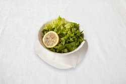 Salatã verde cu lãmâie image