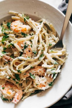 Tagliatelle cu fructe de mare si sos Creamy Wine image