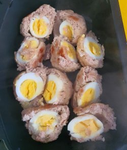Chiftele din pui cu ou de prepeliță  image